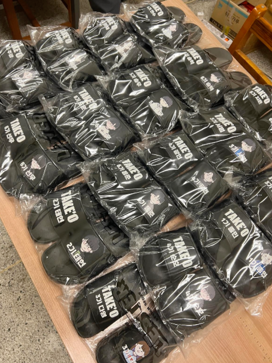 일러스트 활용 굿즈 단체 캐릭터 슬리퍼-1